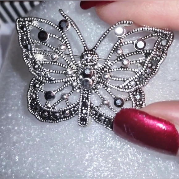 Vintage Butterfly Brooch - Picture 6 of 9